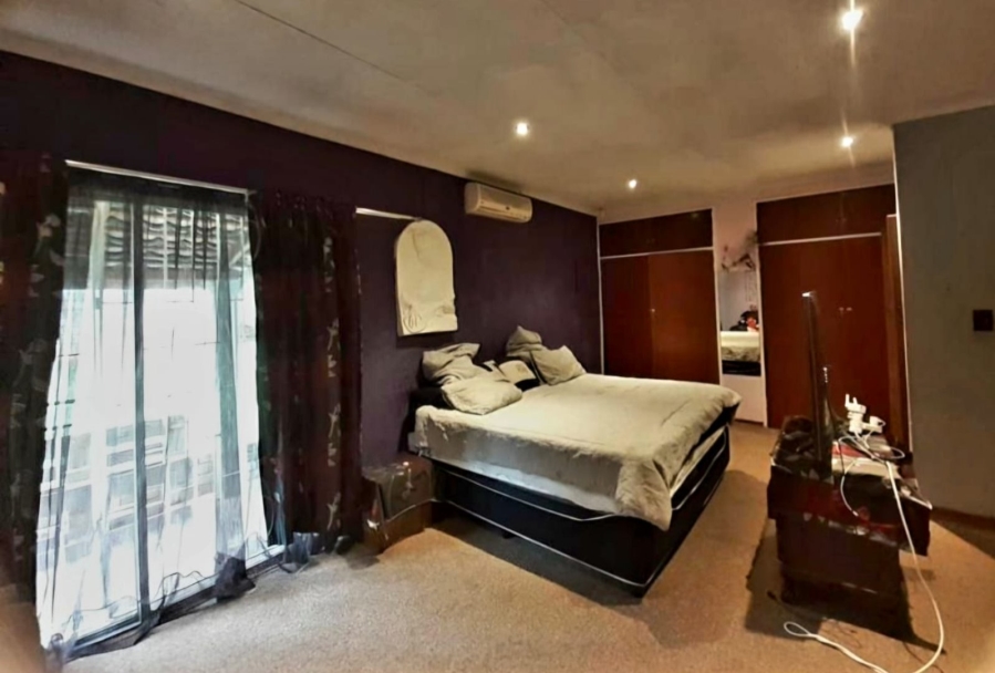 4 Bedroom Property for Sale in Safari Gardens North West